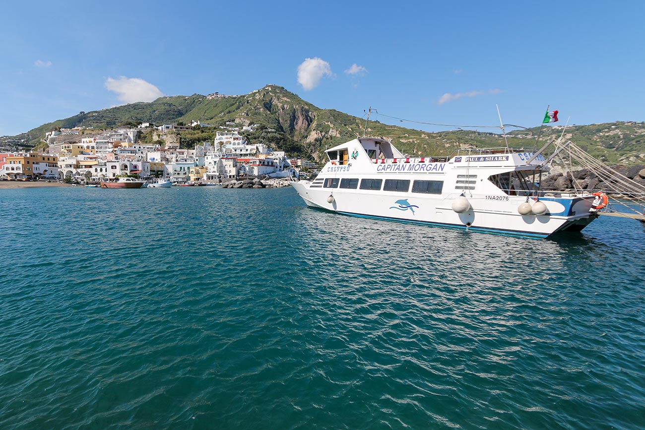 Giro dell'isola d'Ischia in Barca